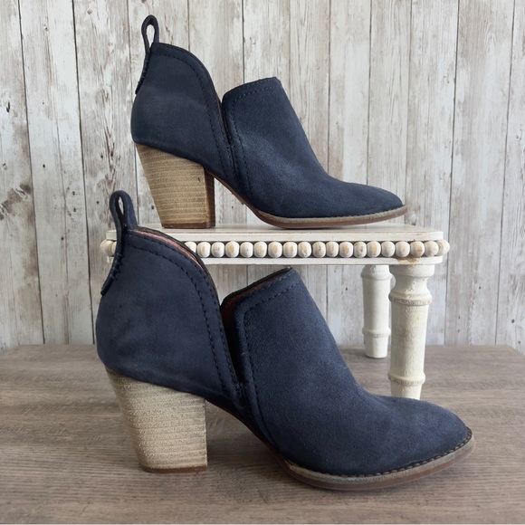 Jeffrey Campbell Women's Navy Suede Ankle Boots 7 - Picture 2 of 6